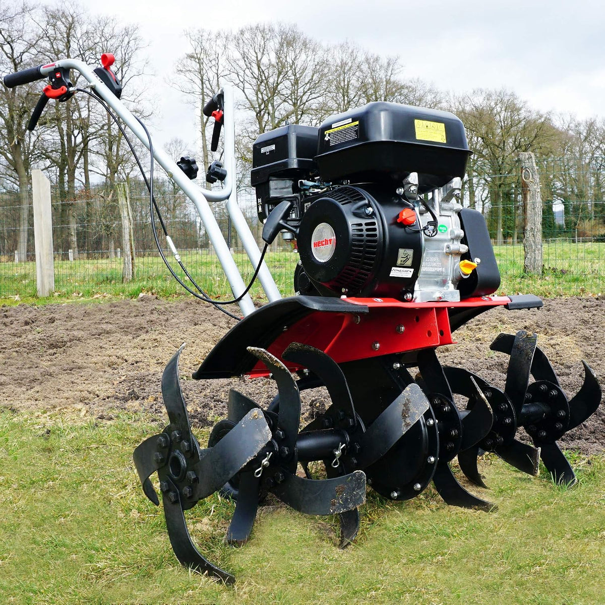 Hecht Rasenmäher, 4,5 kW, 84 cm, 32 cm, Schwarz/Rot/Silber, Starke / 6, 5 PS Benzin Motorhacke I 4-Takt Motor I 32- Arbeitsbreite I